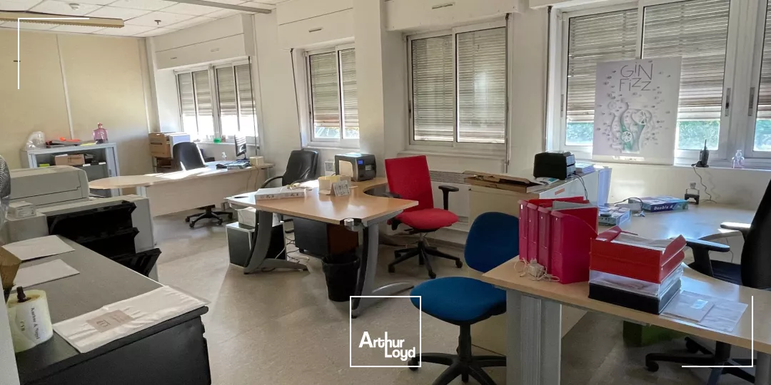 Entrepôts à vendre à VAL DE REUIL 27100