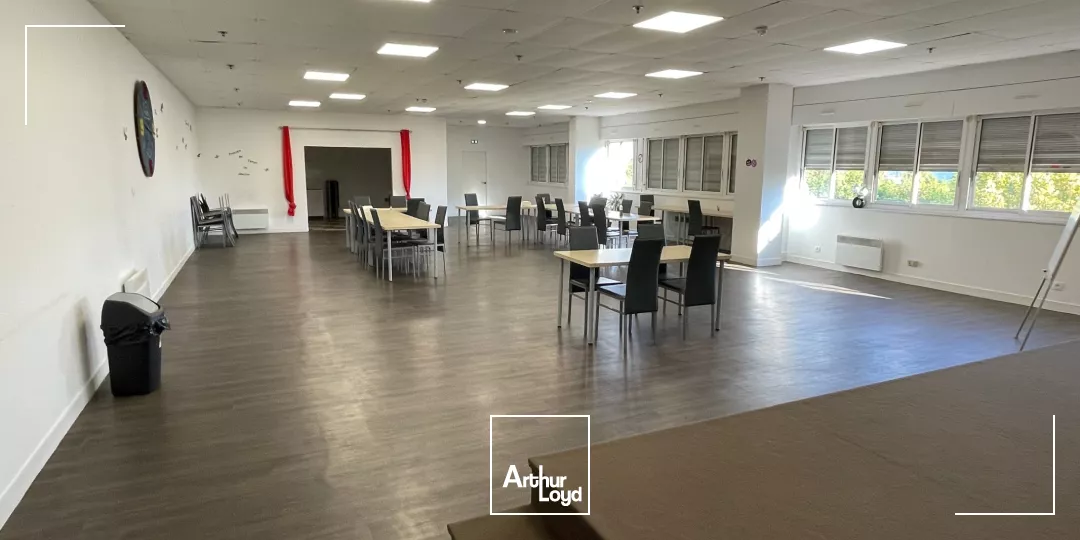 Entrepôts à vendre à VAL DE REUIL 27100