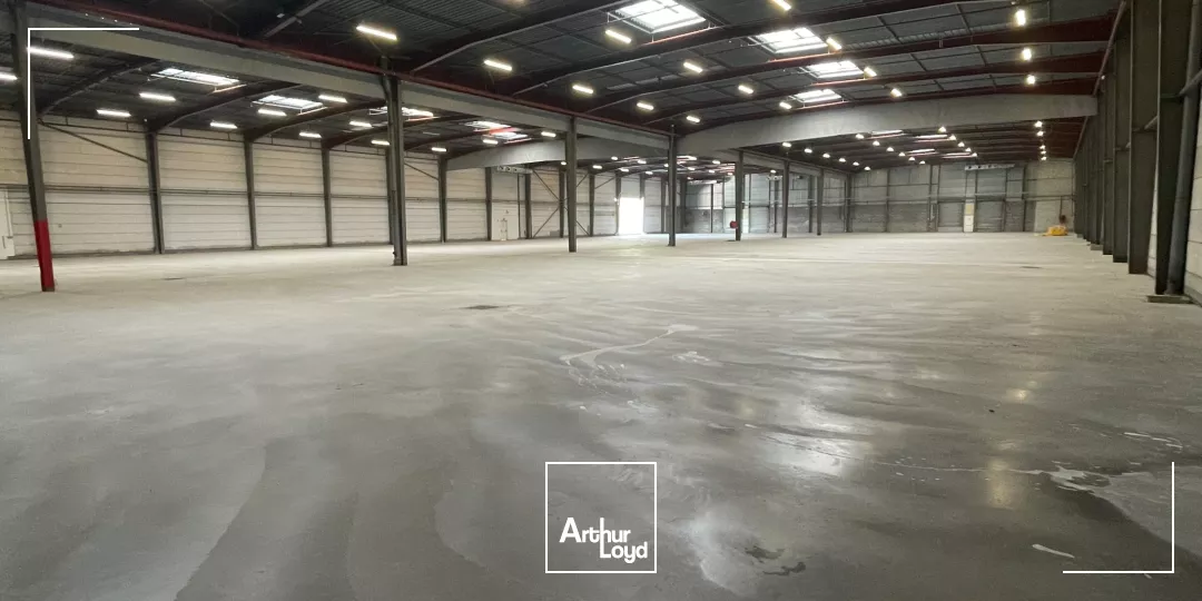 Entrepôts à vendre à VAL DE REUIL 27100