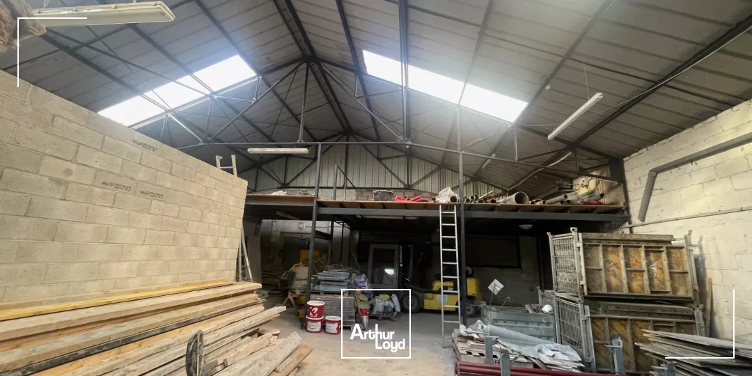 LOCAUX D'ACTIVITÉ - A VENDRE - 432 M2 - SAINT-QUENTIN