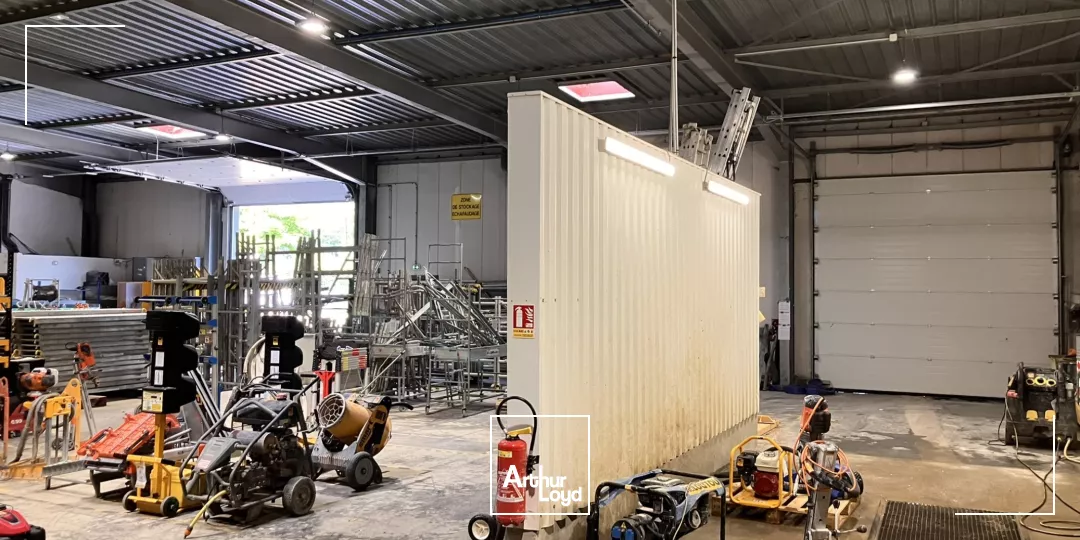 Bâtiment indépendant 3825 m² avec aire de stockage extérieure/voiries de 7500 m² - Paris Nord 2 Roissy CDG