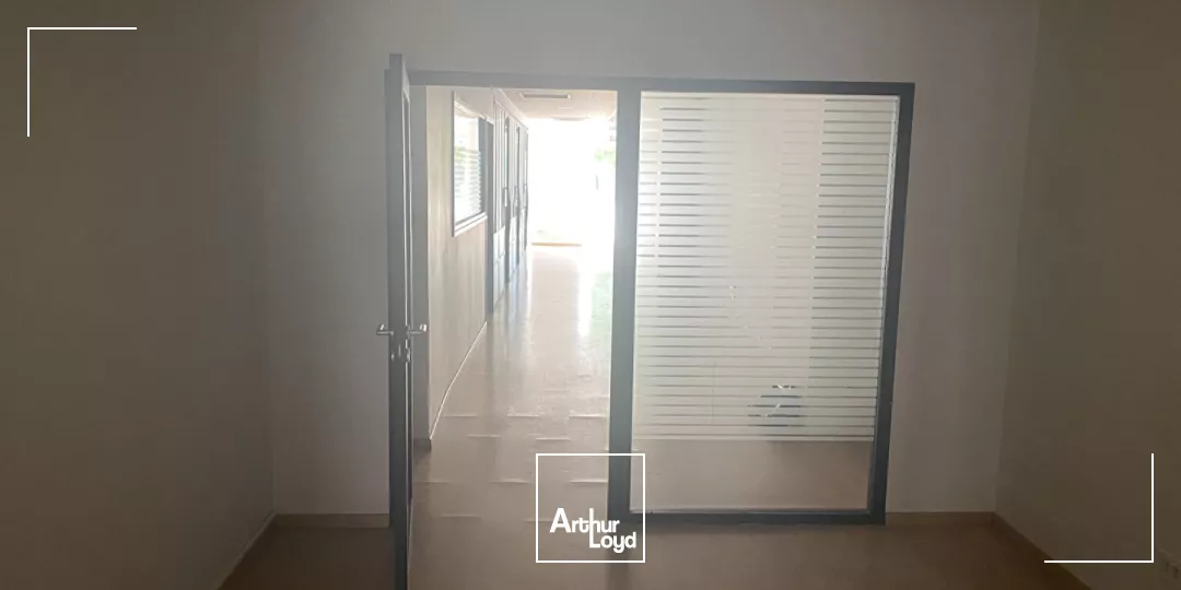 A louer LOCAL COMMERCIAL 146 M² LA ROCHELLE