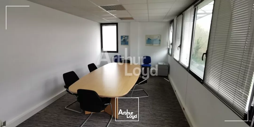 RENNES - BUREAUX A LOUER - 324 M²