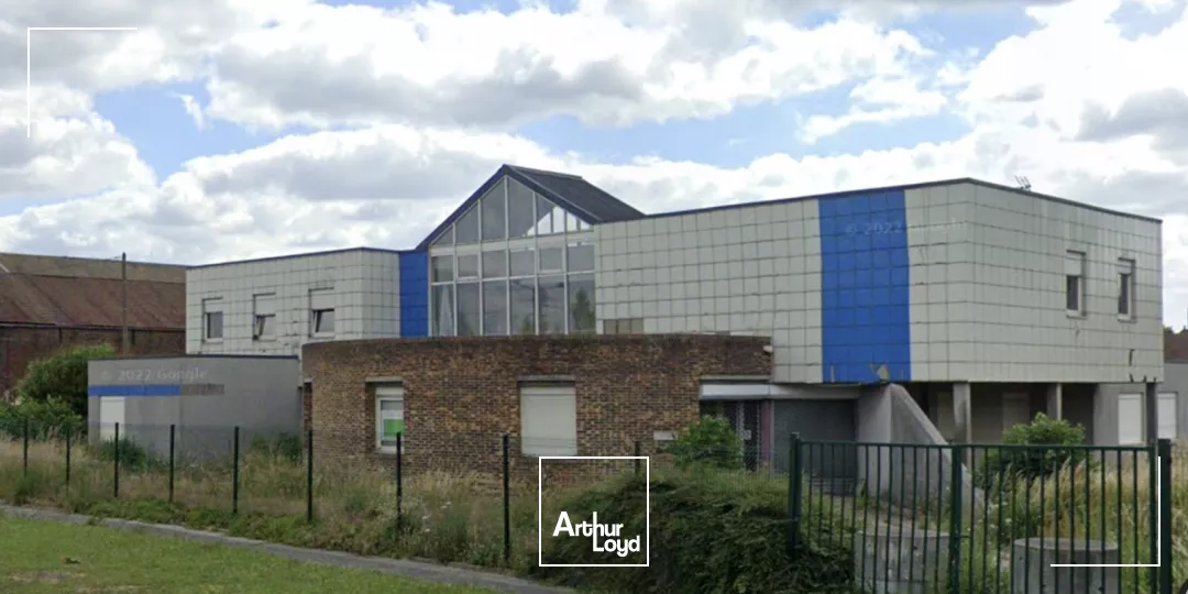 A VENDRE - BUREAUX ET ACTIVITÉ - 1738 M2 EN PLUSIEURS BÂTIMENTS - CHAUNY
