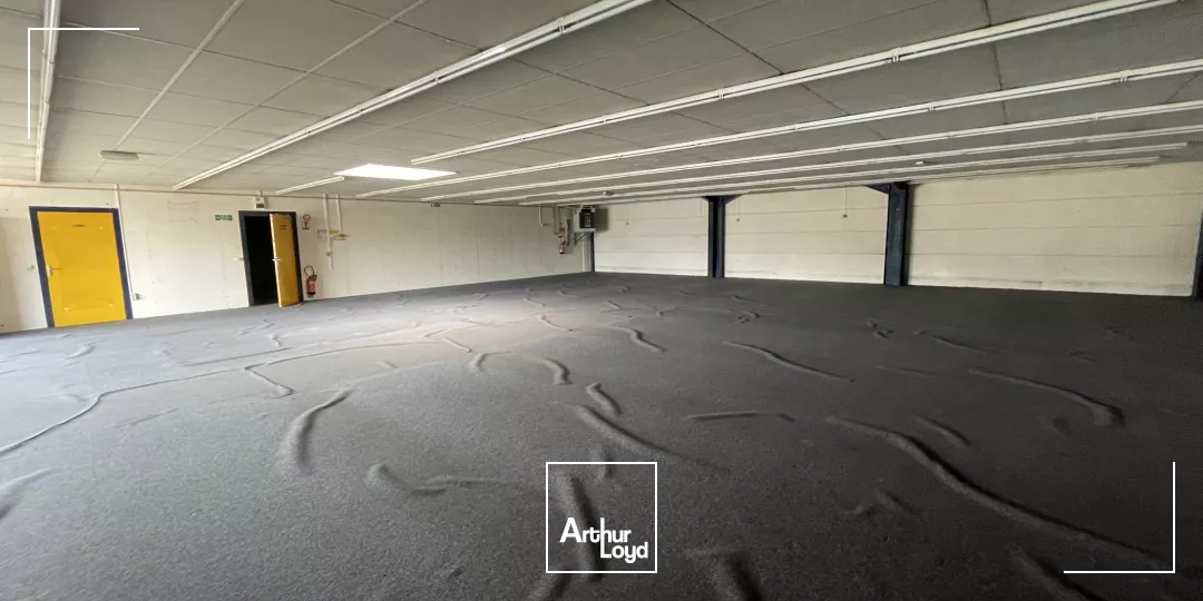 Grand local commercial d'environ 400 m2 à BEAUVAIS 