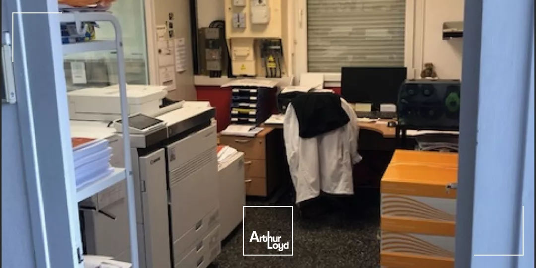 Locaux d'activité à vendre à LE CHAMBON FEUGEROLLES 42500