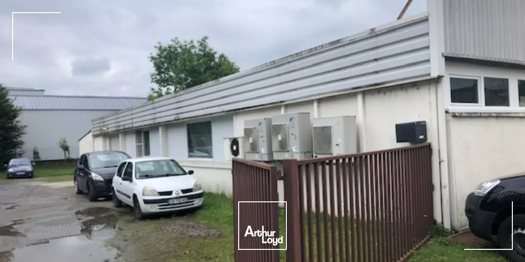 Locaux d'activité à vendre à LE CHAMBON FEUGEROLLES 42500