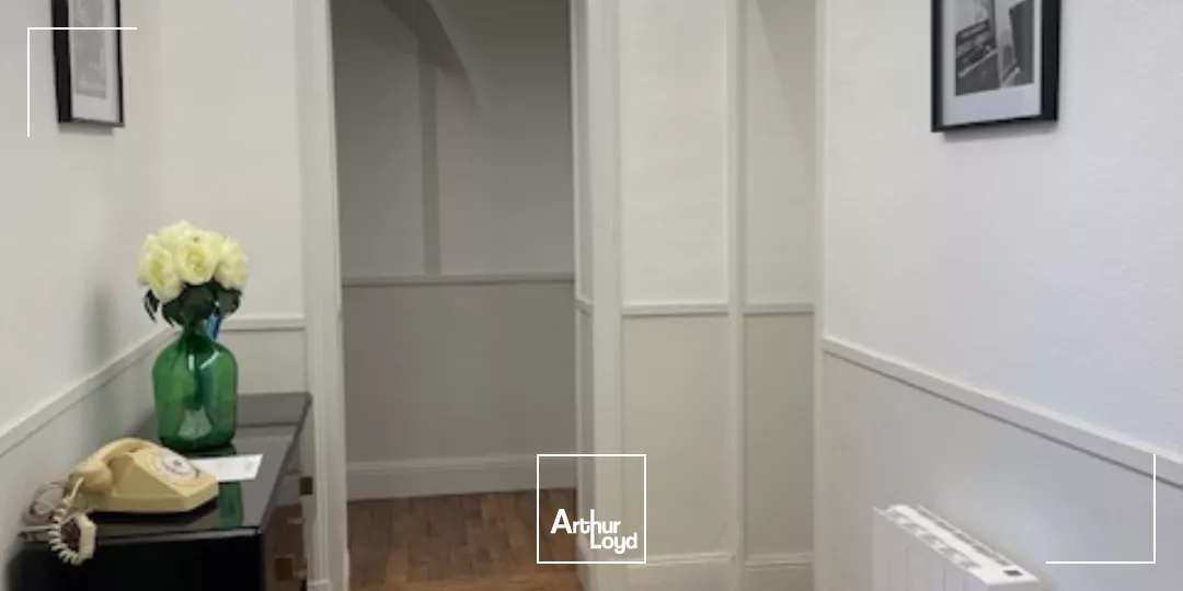 BUREAUX - A LOUER - SOISSONS CENTRE VILLE - IMMEUBLE DE STANDING