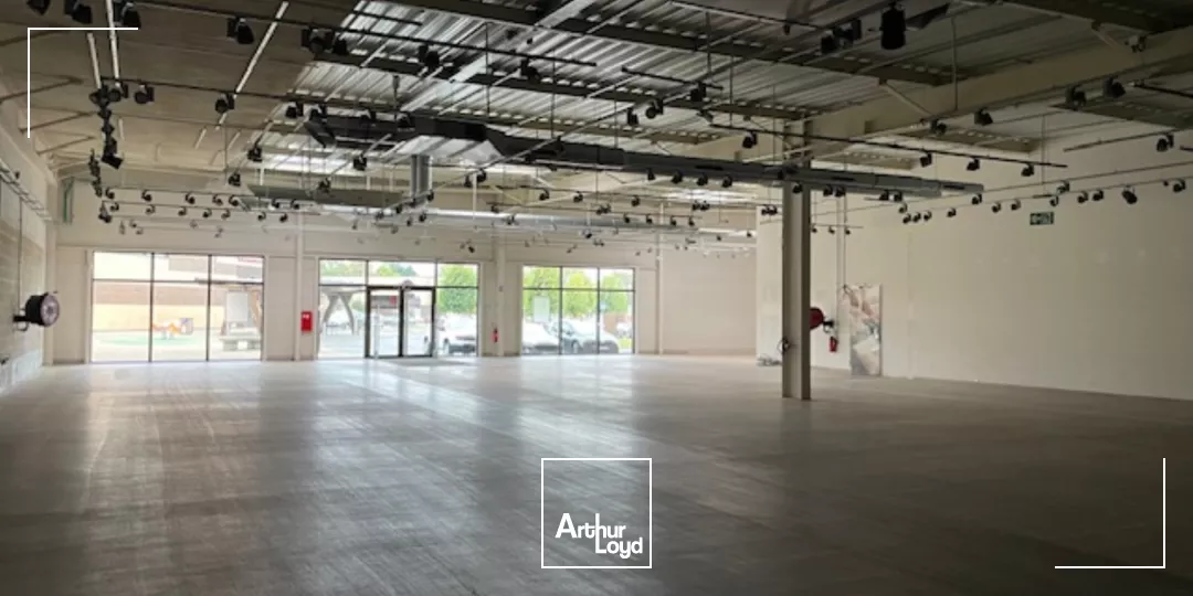 CELLULE COMMERCIALE - 735 m2 - A LOUER - RETAIL PARK SOISSONS