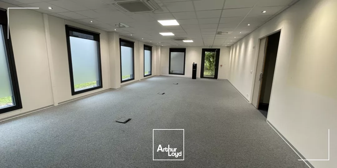 À LOUER IMMEUBLE DE BUREAUX 1284 M2 À LACROIX-SAINT-OUEN PARC TERTIAIRE