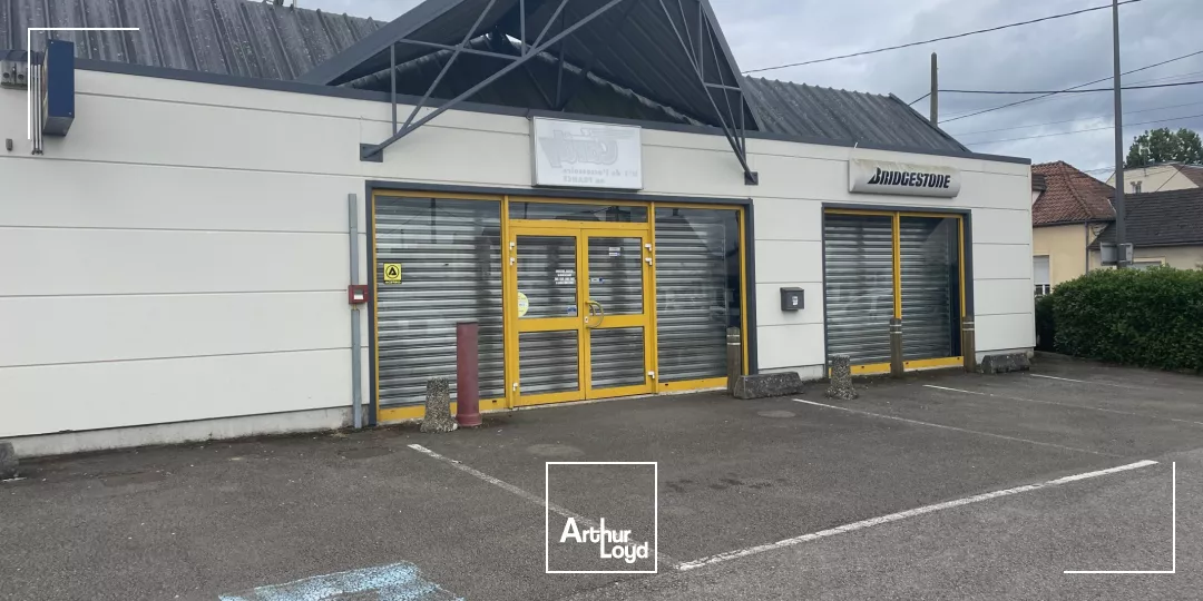 Grand local commercial d'environ 400 m2 à BEAUVAIS 