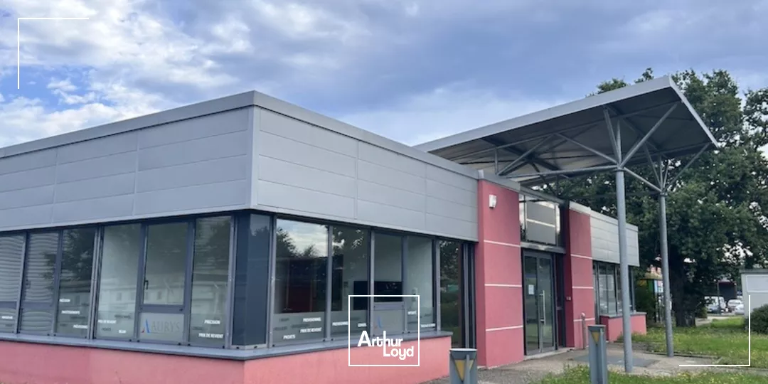 A vendre - Bourg en Bresse - Norelan - Bâtiment indépendant avec parkings