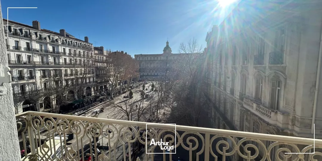 Bureaux avec balcon filant à vendre dans immeuble en pierre de taille - Centre-ville / Préfecture - 13006 Marseille