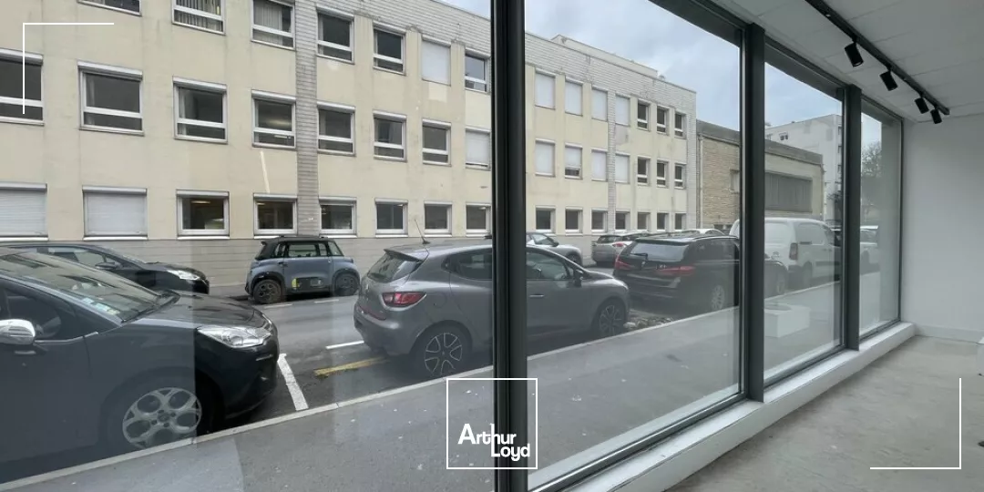 SECTEUR SAINT MARCEAUX / BLD DE LA PAIX A REIMS LOCAL COMMERCIAL DE 1 600M2 A LOUER. EXCELLENT ETAT 