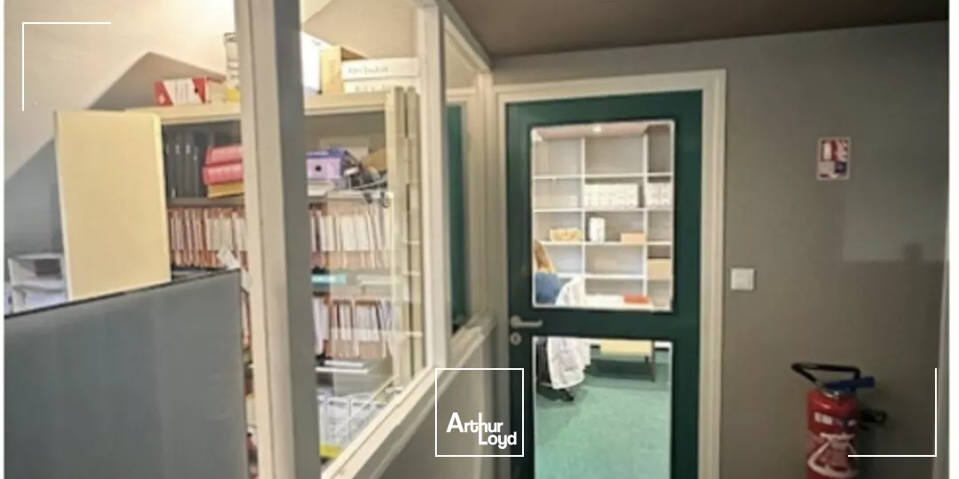 À Brive-la-Gaillarde, emplacement stratégique pour votre activité professionnelle !Profitez de la proximité du centre-ville, de l'autoroute A20 et de la gare SNCF pour installer votre...