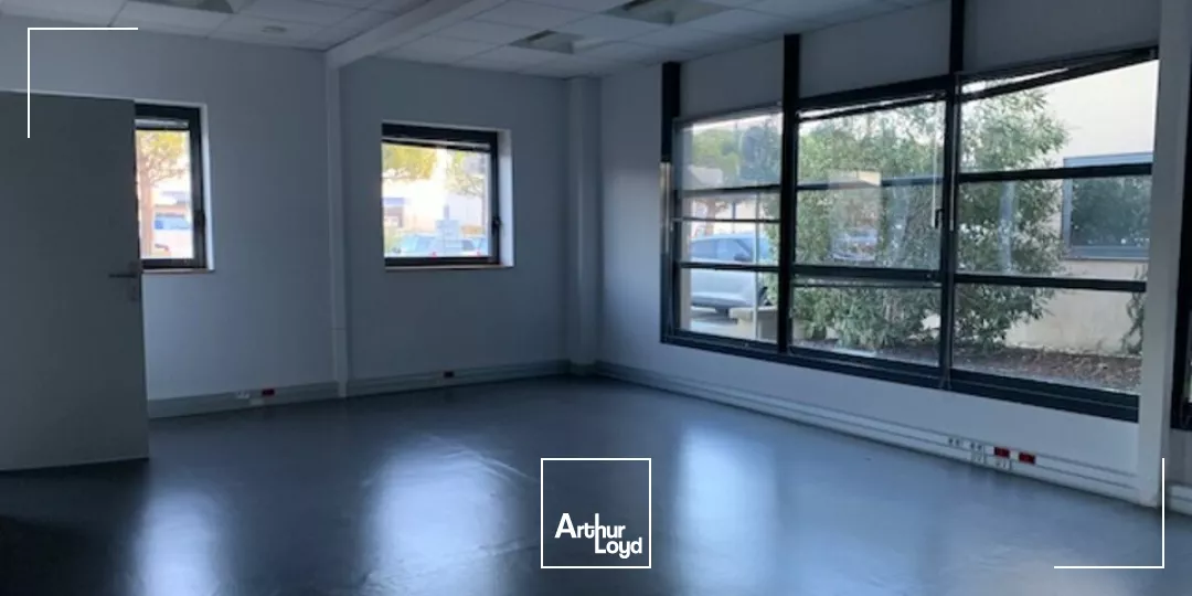 AVIGNON BUREAUX A LOUER DANS UN ENSEMBLE CLOTURE 319 m² en RDC