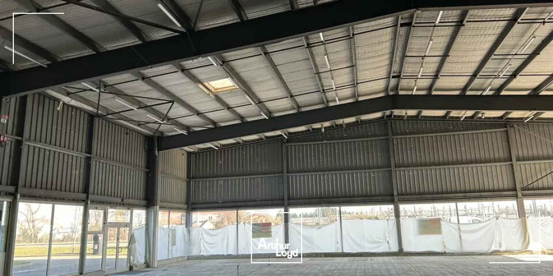 LOCAL COMMERCIAL à LOUER de 1059 m²