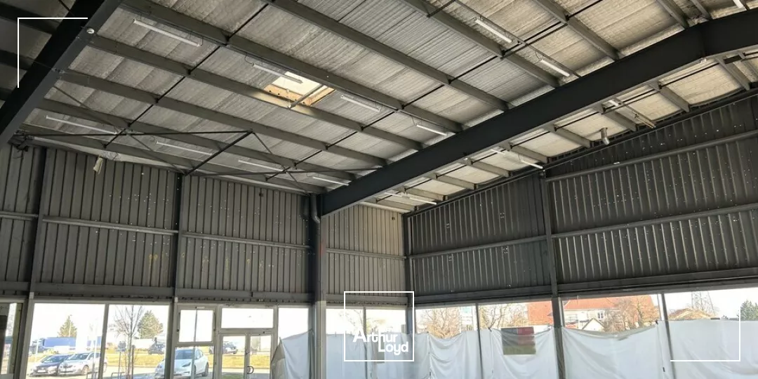 LOCAL COMMERCIAL à LOUER de 1059 m²