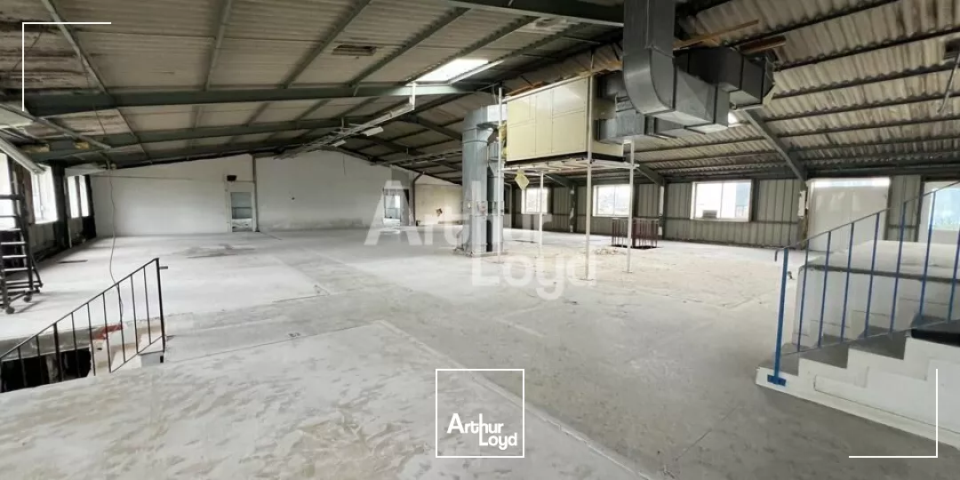 RENNES - LOCAL D'ACTIVITE A LOUER - 2 750 M² EN ZONE PREMIUM