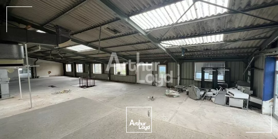 RENNES - LOCAL D'ACTIVITE A LOUER - 2 750 M² EN ZONE PREMIUM