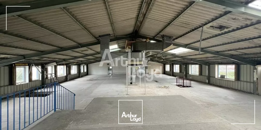 RENNES - LOCAL D'ACTIVITE A LOUER - 2 750 M² EN ZONE PREMIUM