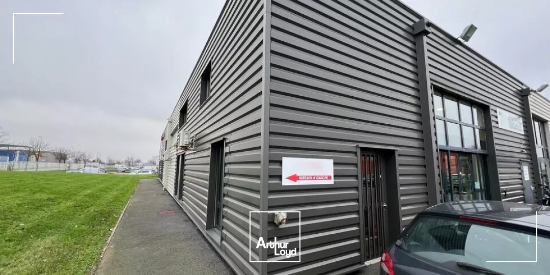 A louer - GONFREVILLE L'ORCHER - Locaux d'activités 437m2 emplacement stratégique