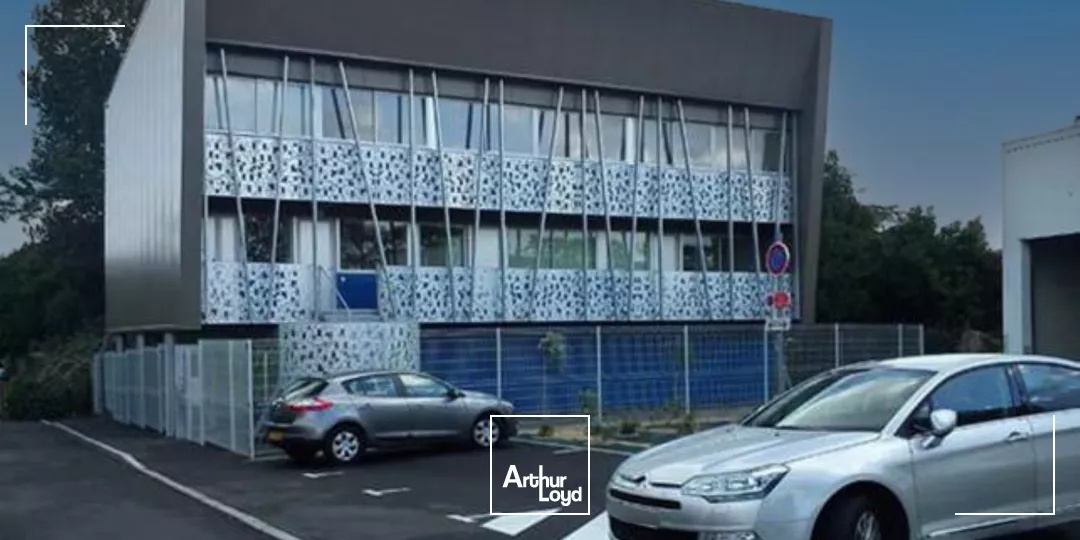 BUREAUX À LOUER-148 M²-REZÉ TRENTEMOULT