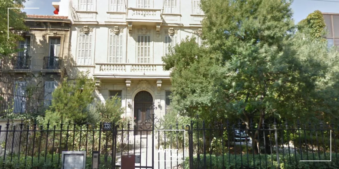 PRODUIT RARE - A vendre ou à louer - Hôtel particulier à usage de bureaux avec dépendances et jardin - Rond-Point du Prado - 13008 Marseille