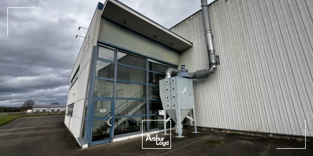 LOCAL D'ACTIVITE - ENTREPOT à VENDRE de 3700 m²