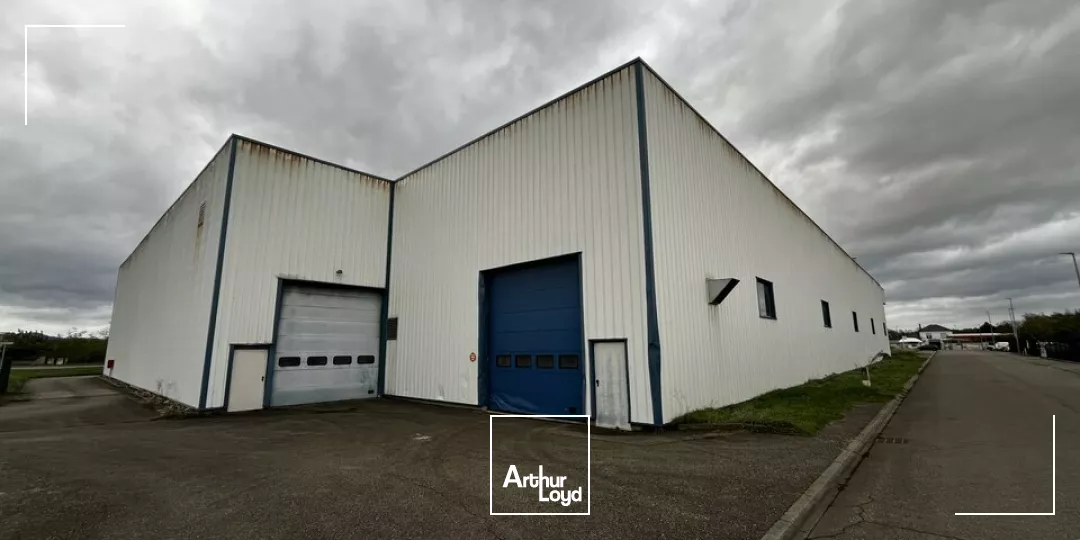 LOCAL D'ACTIVITE - ENTREPOT à VENDRE de 3700 m²