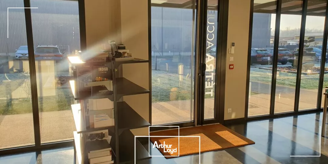 Superbe bureaux zone ouest de Brive 80 M² - état neuf - parking attenant - zone de l'aérodrome 