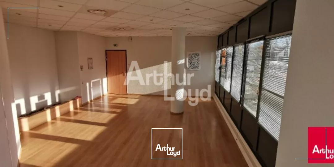 SAINT GREGOIRE - BUREAUX A VENDRE - 556 M²