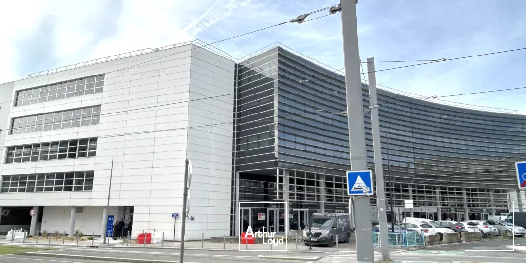 A louer - 1 901 m² de bureaux divisibles dès 229 m² - Immeuble Plaza - Bordeaux Ravezies