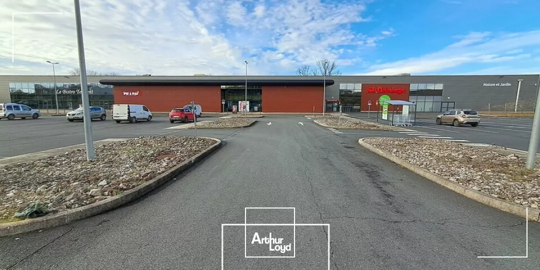 Cellule commerciale de 78m² dans un complexe commercial avec emplacement n°1