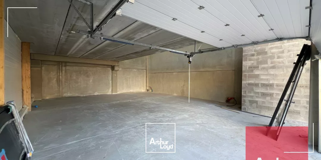 LOCATION LOCAUX D'ACTIVITES À VAILHAUQUÈS DE 365 M2