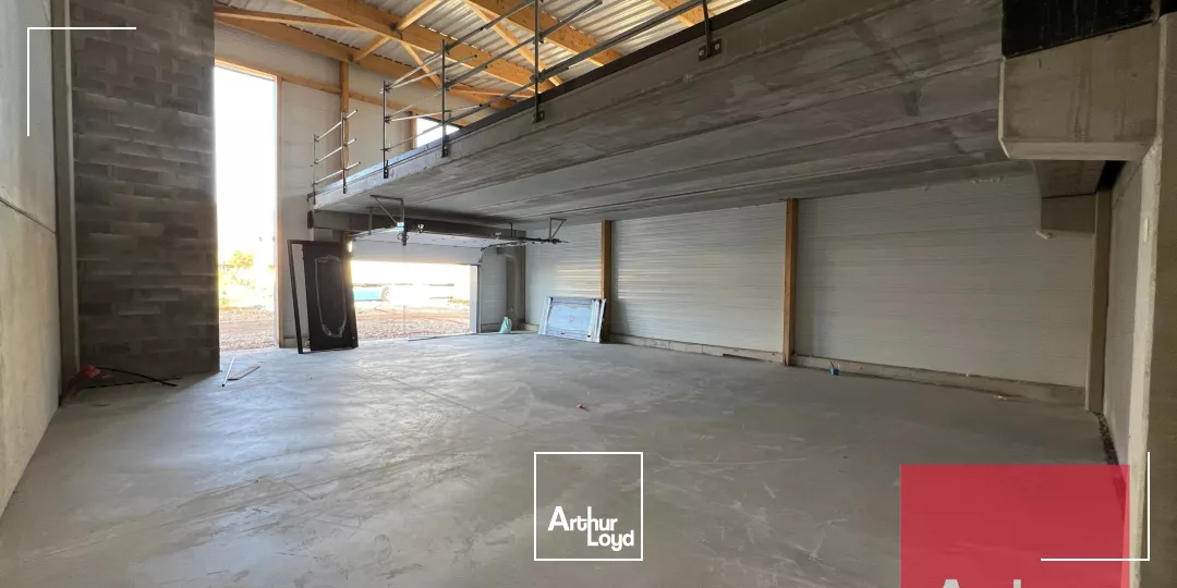 LOCATION LOCAUX D'ACTIVITES À VAILHAUQUÈS DE 365 M2