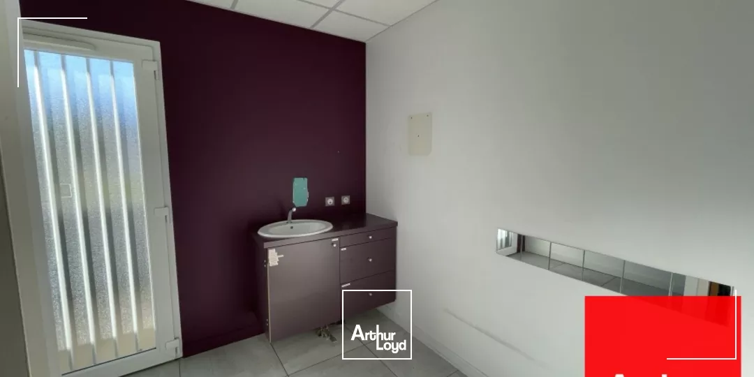 BUREAUX A LOUER 180 M2 ERP PMR - ST GELY DU FESC