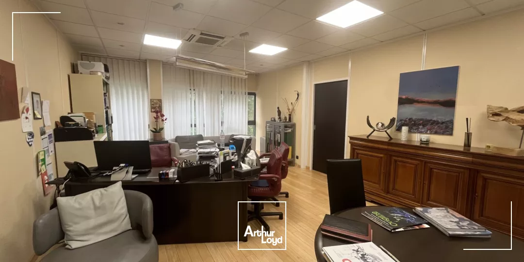 Bureaux de 206 m2 avec parkings à louer - Visibilité exceptionnelle le long de la RD 2020