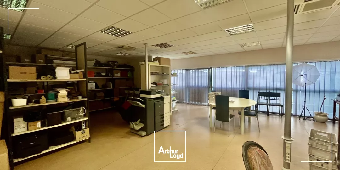 Bureaux de 206 m2 avec parkings à louer - Visibilité exceptionnelle le long de la RD 2020