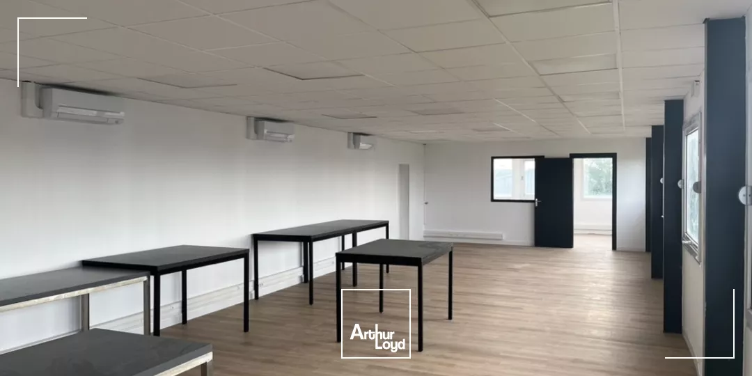Bonne Visibilité !!! Bureaux à louer d'environ 270 m2 en R+1 divisibles à partir de 128 m2- SARAN MONTARAN