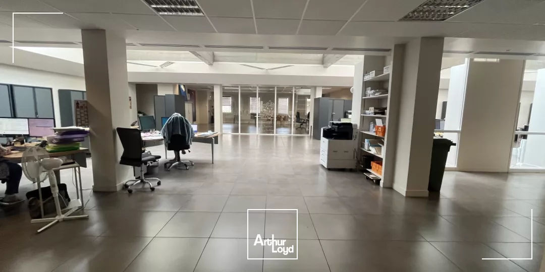 Location de bureau au Coeur de Ville - environ 738 m2 avec stationnements privatifs 