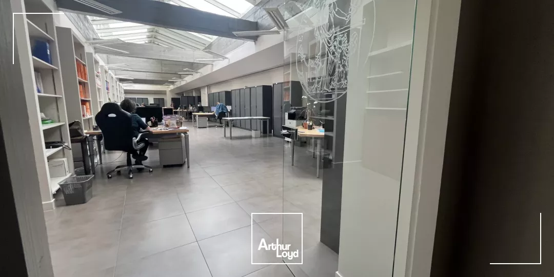 Location de bureau au Coeur de Ville - environ 738 m2 avec stationnements privatifs 