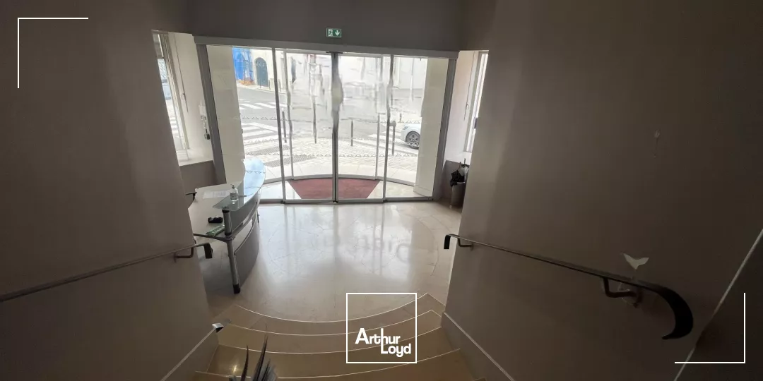 Location de bureau au Coeur de Ville - environ 738 m2 avec stationnements privatifs 