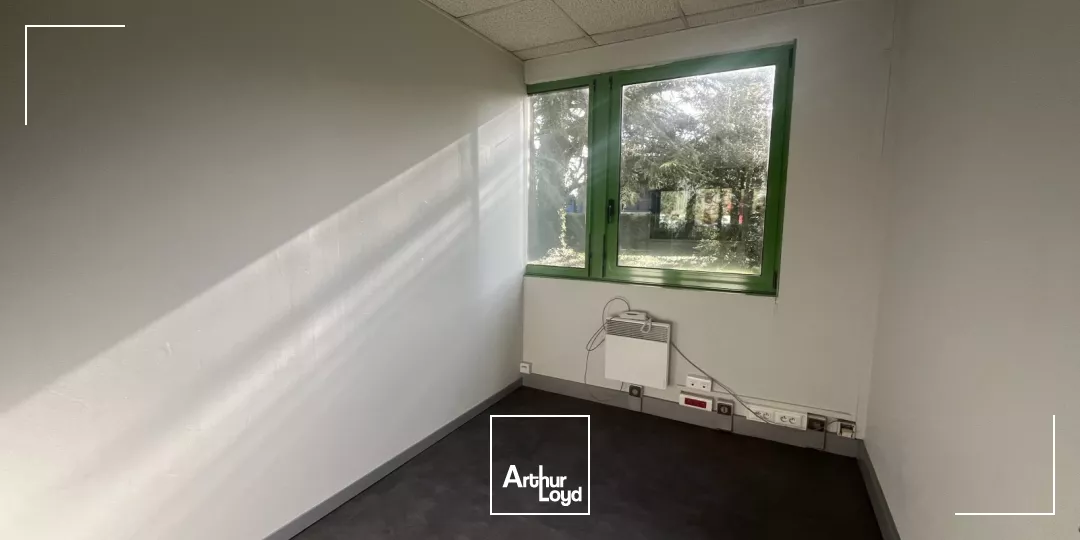 Bureaux lumineux au sud d'Orléans - accès immédiat RD2020 - A louer 157 m2 !