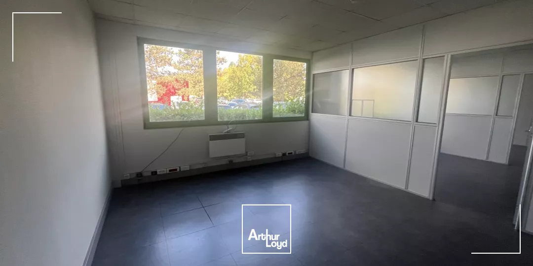 Bureaux lumineux au sud d'Orléans - accès immédiat RD2020 - A louer 157 m2 !