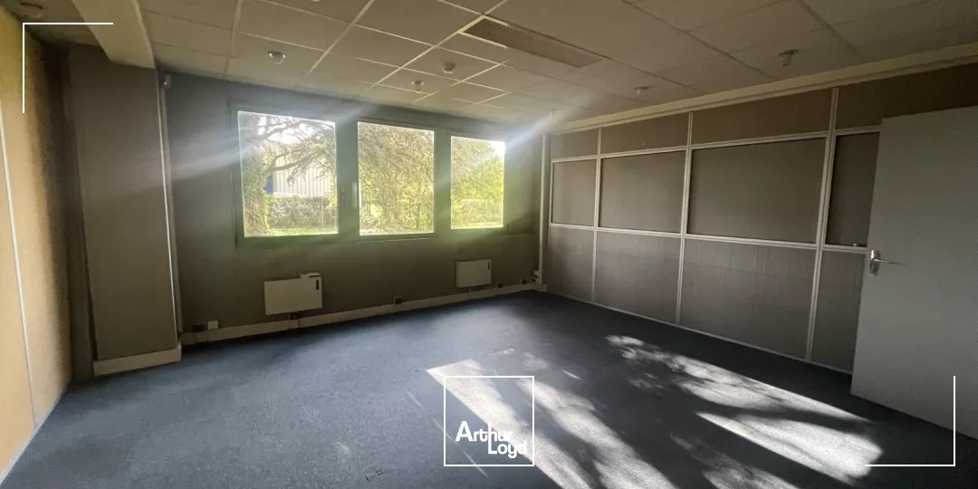 Bureaux lumineux au sud d'Orléans - accès immédiat RD2020 - A louer 157 m2 !