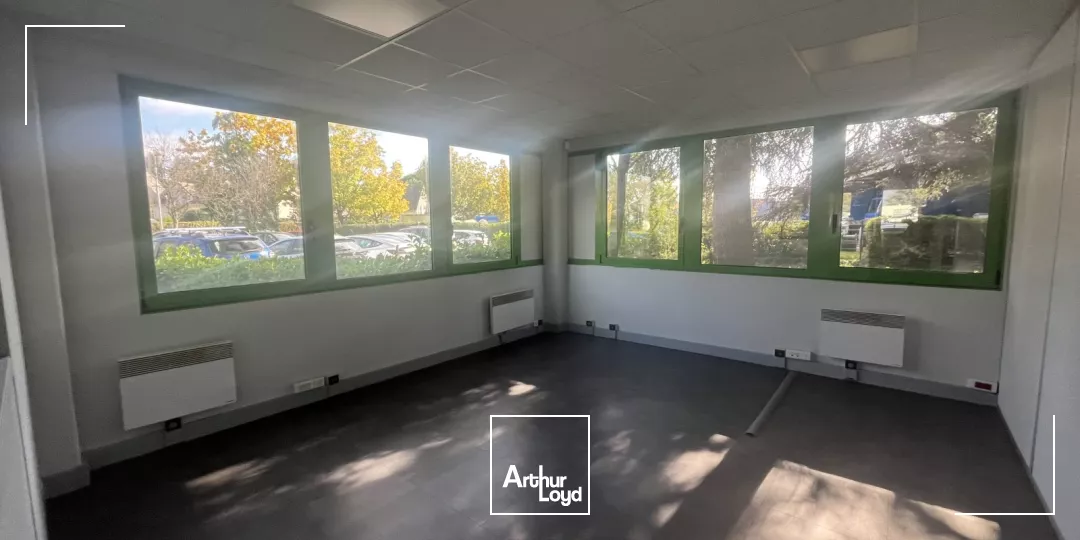 Bureaux lumineux au sud d'Orléans - accès immédiat RD2020 - A louer 157 m2 !