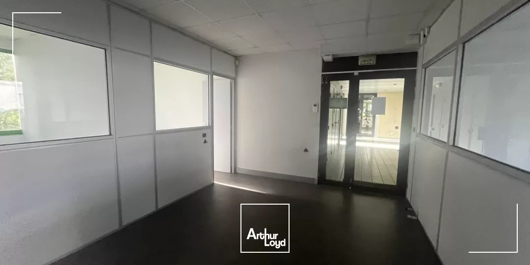 Bureaux lumineux au sud d'Orléans - accès immédiat RD2020 - A louer 157 m2 !