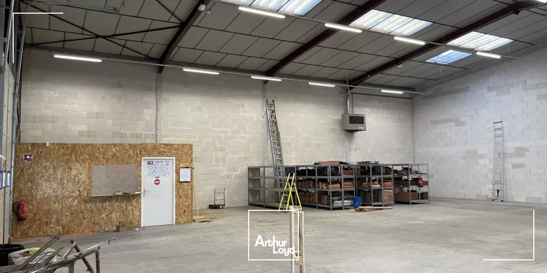Bâtiment d'activités à louer sur Villemandeur - 405 m2 - Stockage