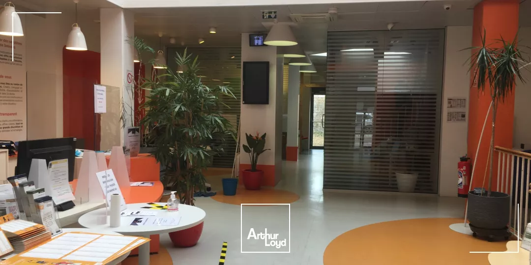 Bureaux cloisonnés Lens 62 avec extérieur - vitrine climatisation